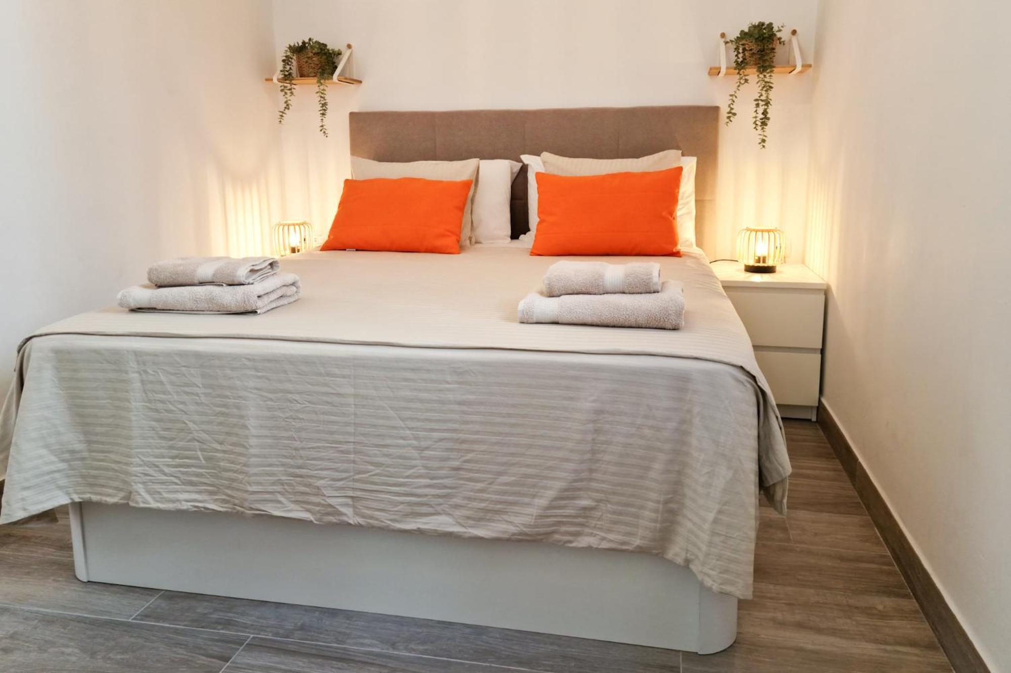 Orange - Parque Santiago II Apartment Арона Екстериор снимка