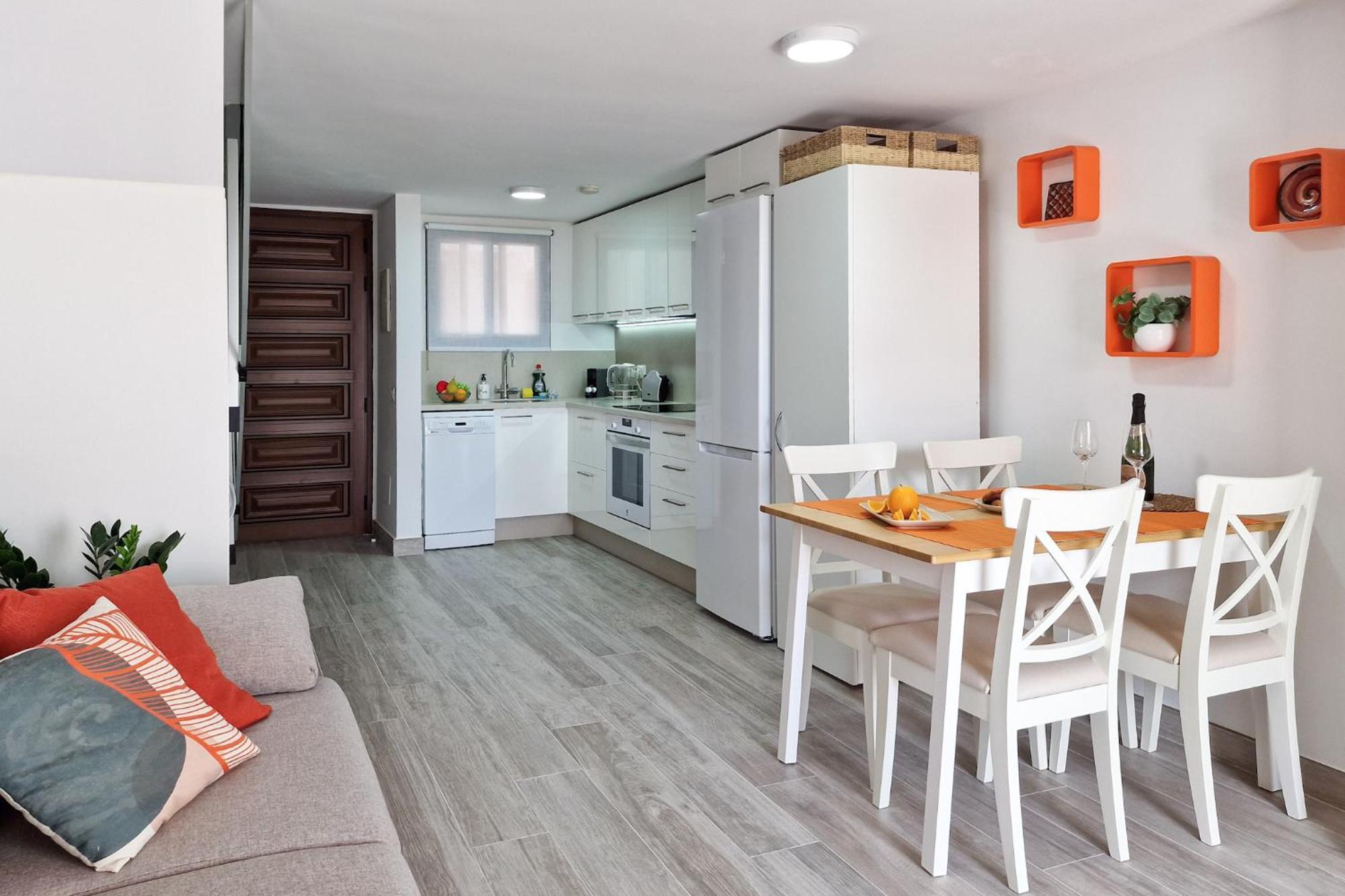 Orange - Parque Santiago II Apartment Арона Екстериор снимка